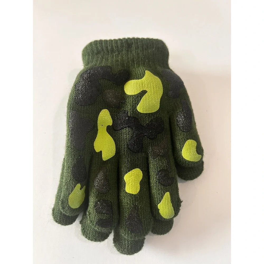 Amity Cold Guard Boys Camouflage Camo Fashion Knit Gloves Green Black 5.5